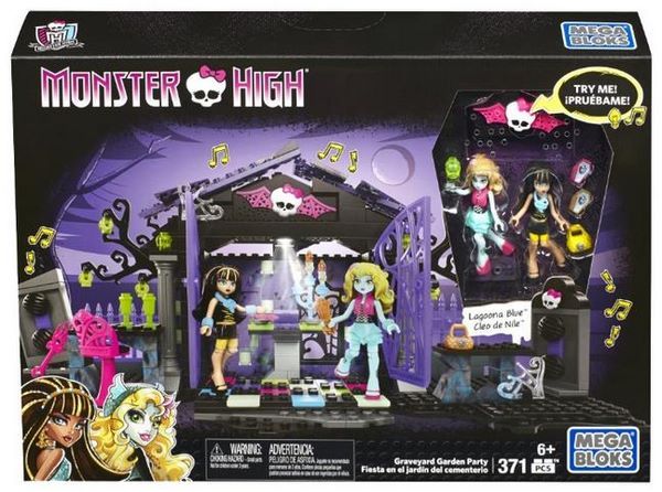 Mega Bloks Monster High CNF83 Вечеринка в кладбищенском саду