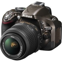 Nikon D5200 Kit (bronze 24.1Mpix 18-55VR 3 1080p SDHC turLCD, Набор с объективом EN-EL14)