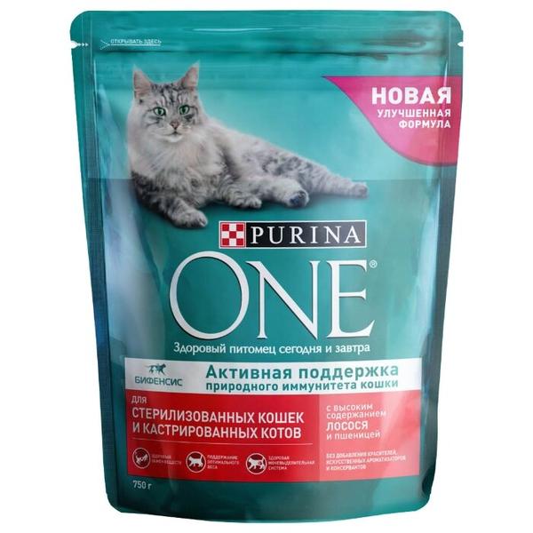 Корм для стерилизованных кошек Purina ONE для профилактики МКБ, с лососем и с пшеницей