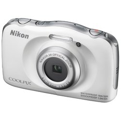 Nikon Coolpix S33 + повязка-поплавок с винтом для фотокамеры (белый)