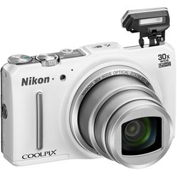 Nikon Coolpix S9700 (белый)